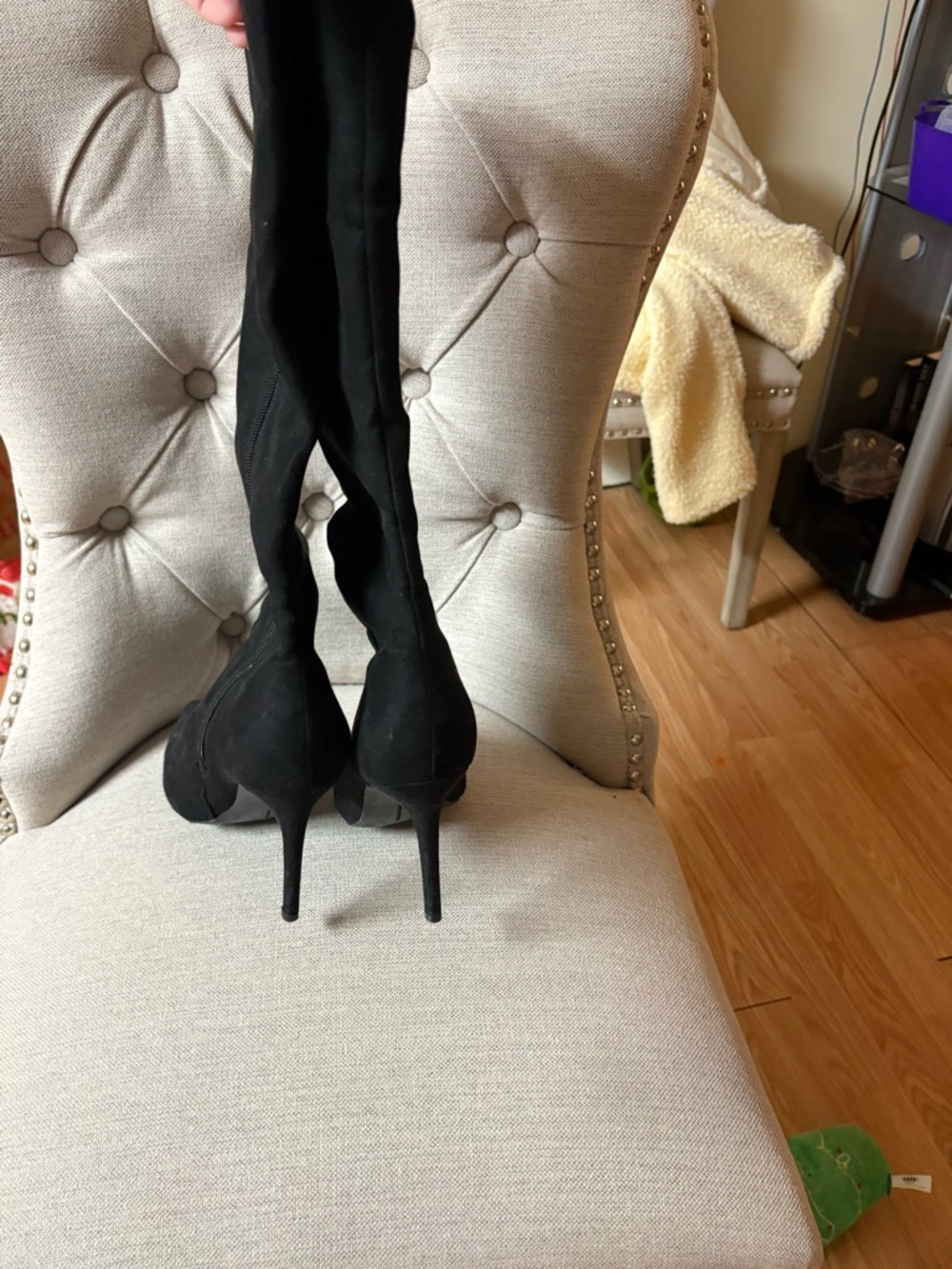 Black Pointed-Toe Stiletto Knee-High Boots - Women's - Picture 4 of 10